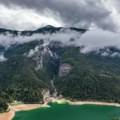Presuda koja je porodici dečaka koji se udavio na jezeru sipala so na ranu - izgubili sina, a sada moraju da vrate i pare od…