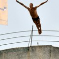 Skok pijanog turiste sa Starog mosta u Mostaru podsetio na tragedije iz 2023. godine: Kineza nikada nisu našli