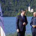 Šta ovo bi, predsedniče? Veliki Vučićev prijatelj na koncertu Tompsona