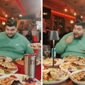 "Код мене нема реч велико, то је само 9 кила меса": Изударао 20 гломазних пљескавица за само 68 минута, људи се крсте