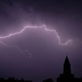 Drama u Srbiji: Grom udario tokom utakmice, 10 igrača povređeno