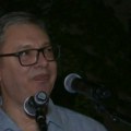 Vučić ispred sedišta SNS u Beogradu Predsednik Srbije naprednjacima poručio: “Neću da vas pozivam u obračun i sukobe"