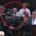 Incident tokom trampovog govora u Knesetu! Poslanici hitno izbačeni, nastao haos! (foto)