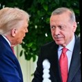 Tramp steže obruč oko Erdogana: Ako odbace rusku naftu, Tursku čeka ekonomski slom?