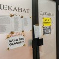 FOTO Zaposleni i studenti ispred dekanata Filozofskog: "Kako ste glasali?"