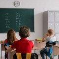 Nastavnik iz Požarevca ispraćen u penziju: Deca se organizovala, a ono što su u radili tera suze na oči