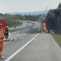 (FOTO/VIDEO) Nezgoda između Ražnja i Aleksinca: Izgoreo kamion na autoputu Beograd-Niš