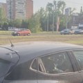 (Foto) Šok u Beogradu, ovo nije obična prljavština "Krvava kiša" zasula automobile: Vozači se hvataju za glavu!