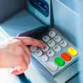 Kako da vas ne košta skupo podizanje novca sa bankomata u inostranstvu?