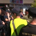 Policija ne dozvoljava Nišlijama prilazak pozorištu gde se održava sednica Glavnog odbora SNS-a
