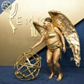 "Neprijatno je gledati je" Glumica na crveni tepih došla kao statua, a kometari ne prestaju da pljušte