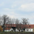 Nema više kuća na prodaju, a cene placeva divljaju! Kać postao "grad u malom": eksplozija nekretnina, 10 velikih firmi, a…