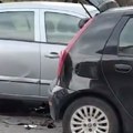 Prvi snimci saobraćajke na Bežanijskoj kosi: Automobili zalepljeni jedan za drugi, policija na licu mesta