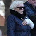 Zorica Marković stigla na sahranu bivšeg muža: Pevačica sva u crnini sa gipsom na ruci, ne prestaje da plače
