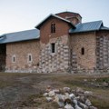 Први Васкрс после сукоба: Звона манастира Бањска позвала на мир и љубав