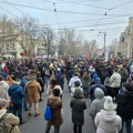 Studenti i danas blokirali saobraćaj kod Pravnog fakulteta u Beogradu, u Novom Sadu protest zbog ispitnog roka (foto)