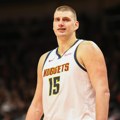 NBA: Jokić do tripl-dabla za tri četvrtine, surovi Džejms bolji od Karija (VIDEO)