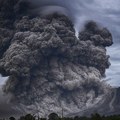 Erupcija vulkana u indoneziji Letovi otkazani zbog vulkanskog dima