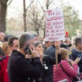 Završen protest ispred niške policije: Privedeni student ostaje u prtvorskoj jedinici do saslušanja