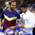 Treneri i pare: Evo koliko bi Medvedev platio za Novaka i Rodžera