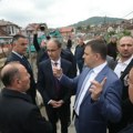 "Situacija na fakultetima se menja nabolje" Premijer Macut u Novom Pazaru: Neophodno je spustiti tenzije