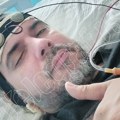 "Otekla su mi kolena i stomak, jedva dišem" Lekari se još uvek bore za život Bojana Tomovića, ovo su detalji