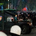 Dva kordona policije zaustavila kolone demonstranata koje su išle sa Slavije, ubrzo stigao i treći; U Bulevaru i dalje napeto…