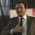 Kurti ispred sebe imao zastavicu Albanije: U prvom redu na pokušaju sednice Skupštine Kosova (FOTO)