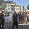 Protest u Nišu: Građani se okupili kod Doma kulture, policija obezbeđuje prostor (FOTO)