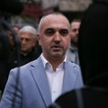 Milan Tanović Tane (POKS): Petrašinoviću, Karađorđevići su Srbiji dali kraljeve, a SNS joj daje batinaše.