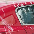 Kako ukloniti ptičji izmet sa automobila bez oštećenja laka?