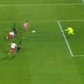 On je šokirao "marakanu": Ovako je napadač Seltika dao gol protiv Zvezde (video)