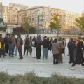 Održan skup podrške migrantima na Slaviji kao odgovor na najavljeni antimigracioni skup "Narodnih patrola"
