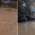 Poplava na parkingu u Novom Sadu: Havarija na vodovodnoj mreži, automobili pod vodom