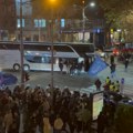 Tenzično u centru Beograda: Jake snage Žandarmerije kod Pravnog fakulteta, autobus Jaćimovića zaustavljen na raskrsnici