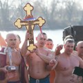 Bogojavljenje: Žandarm Nikola Trajković prvi doplivao do Časnog krsta