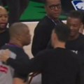 Skandal u NBA ligi! Sudija nasrnuo na trenera, jedva sprečena tuča (video)