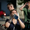 "Престаните да пијете воду из пластичне флаше" Доктор упозорио на штетност пластике, ево шта је решење током врућине