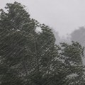 Jako nevreme pogodilo Čačak, padao grad veličine lešnika