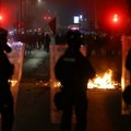 Haos ispred skupštine u Prištini: Policija upotrebila suzavac i oklpna vozila zbog protesta pristalica tzv. Ovk (video)