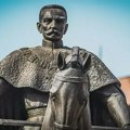 Zrenjaninski Trg slobode i spomenik Kralju Petru pretvara se u Trg Bana Jelačića u Zagrebu!
