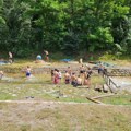 Prijepoljac pregradio reku da bi napravio kupalište za decu