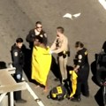 Ludilo u Kaliforniji: Žena izašla gola iz automobila pa počela da puca po auto-putu, uhapšena nakon što je ispustila…