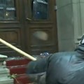 Šešelj o nasilju ispred skupštine grada Beograda Pohapsiti sve izgrednike koji ruše i lome