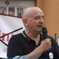 „Jarane visoki, od Jadra što dalje“: Prof. Ristić na protestu pročitao pesmu taksiste iz Beograda