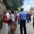 Teror nad Srbima i na vidovdan! Organizator hodočasničkog putovanja iz Beograda priveden ispred manastira Gračanica