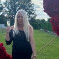 (Foto) tašta našeg fudbalera izgorela u miniću a: tek kad je vidite u kupaćem: Rodila je fatalnu Srpkinja, a evo zašto iver ne…