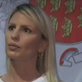 Supruga Ivana Matovića na protestu u Kraljevu: „Optužnica je farsa i ogromna nepravda“