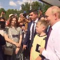 "Čuvajte se i borite se protiv fašizma" Putin izašao u narod, pa dobio jasnu poruku