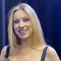 Na torti piše "Ne mogu ja da starim": Rada Manojlović proslavila jubilarni rođendan u Svilajncu - pevačica istakla dekolte, a…